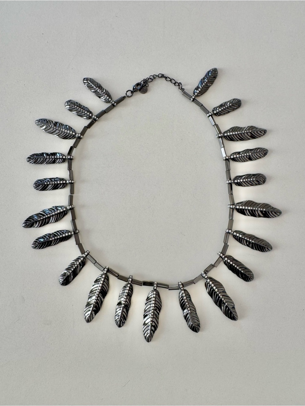 House of Harlow feather necklace EUC